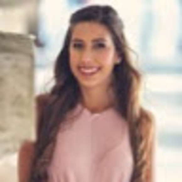 Meet your Posher, Cassandra - Picture 1 of 1